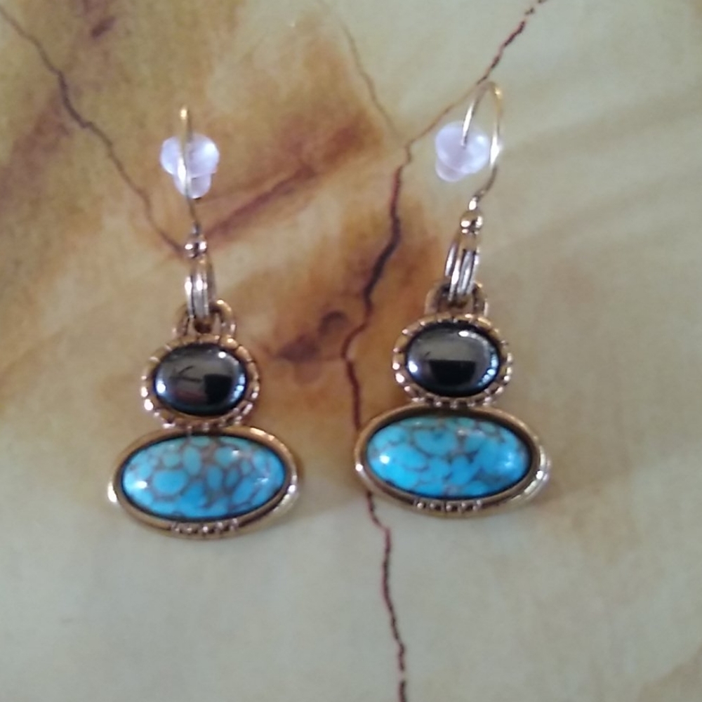 ♥️SOLD!♥ Claiborne Gold Turquoise & Onyx Earrings - Picture 5 of 6